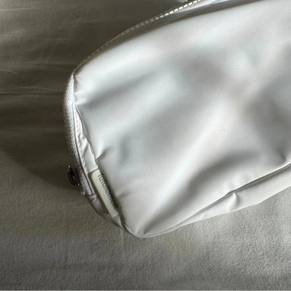 🆕 Lululemon Everywhere Belt Bag White